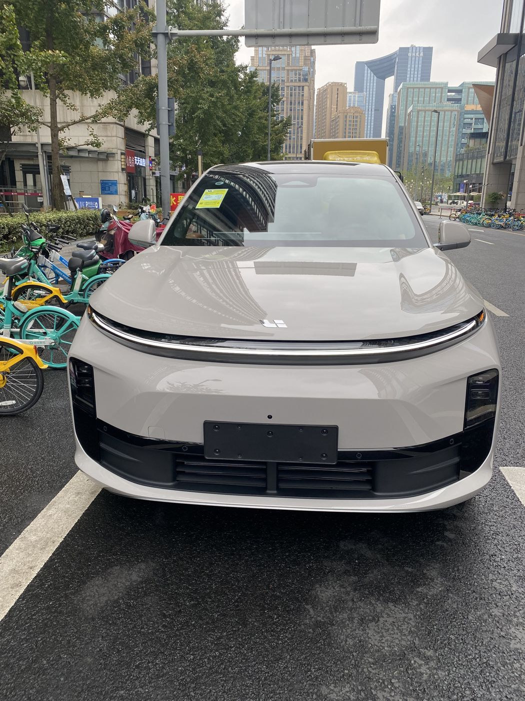 抖圈 MEGA 高压纯电 MPV